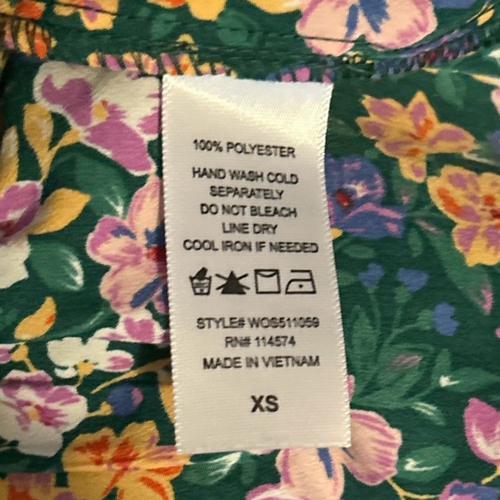 💐ANTHROPOLOGIE!! STUNNING PLEIONE FLORAL SMOCKED TOP! DESIGNER! SLIMMING! - Picture 11 of 16